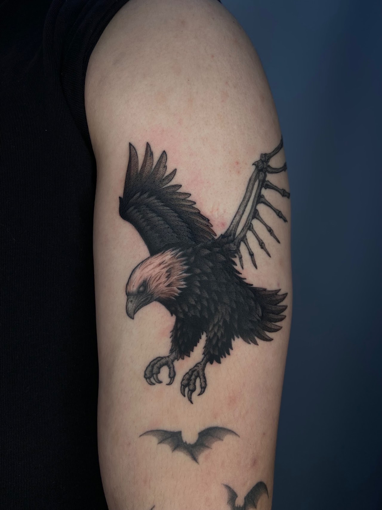 Blackwork with geometric elements by Caos Art Tattoo