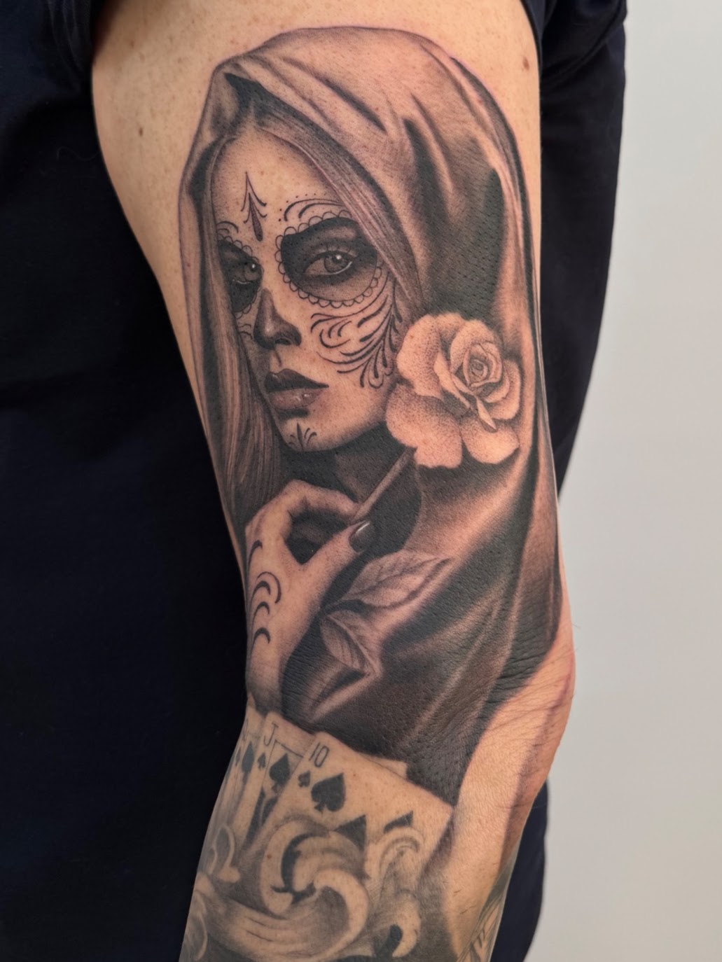 Blackwork realist tattoo by Caos Art Tattoo Santiago