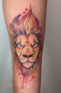 Tatuaje león acuarela watercolor — CAOS Art Tattoo Chile