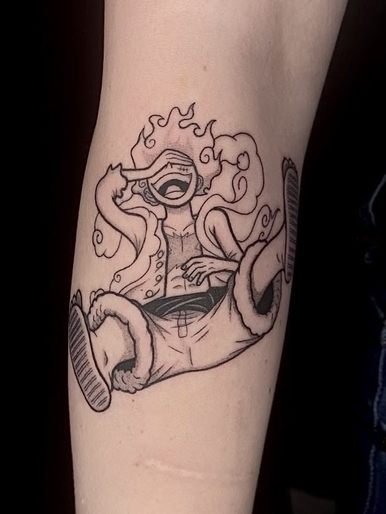 Tatuaje Luffy Gear 5 One Piece lineal — CAOS Art Tattoo Chile