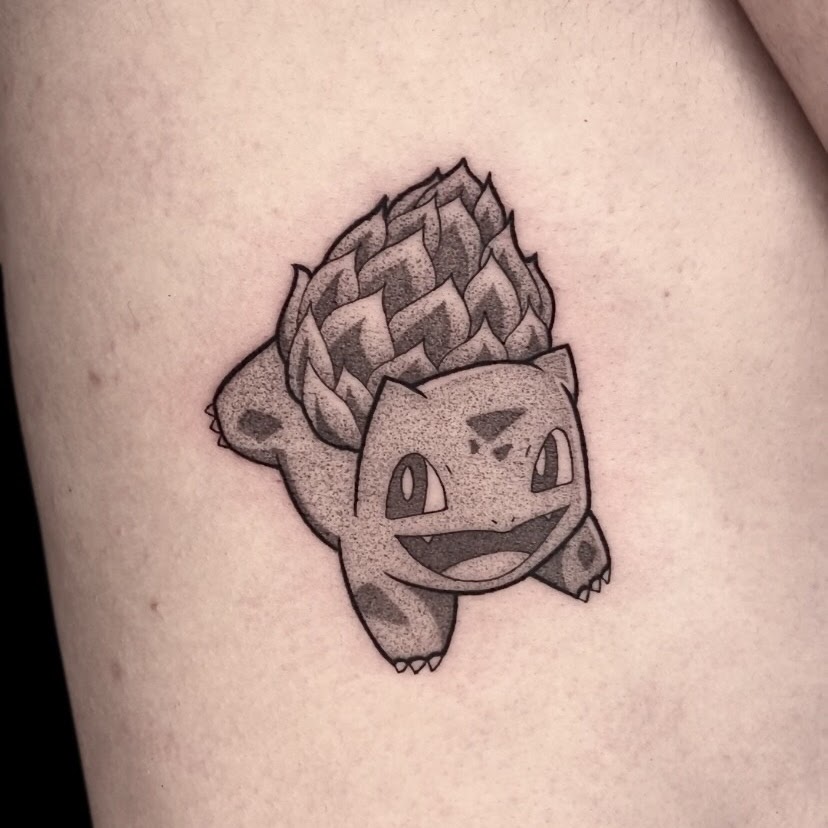 Tatuaje Bulbasaur Pokemon black grey — CAOS Art Tattoo Chile