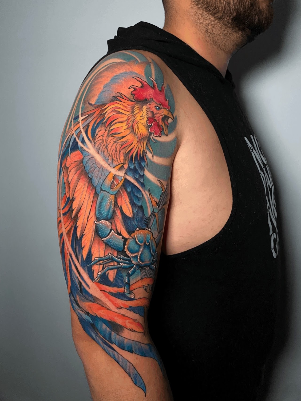 Tatuaje Gallo de pelea neo japonés a color — CAOS Art Tattoo Chile