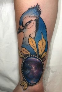 Tatuaje Ave azul exótica neo japonés — CAOS Art Tattoo Chile