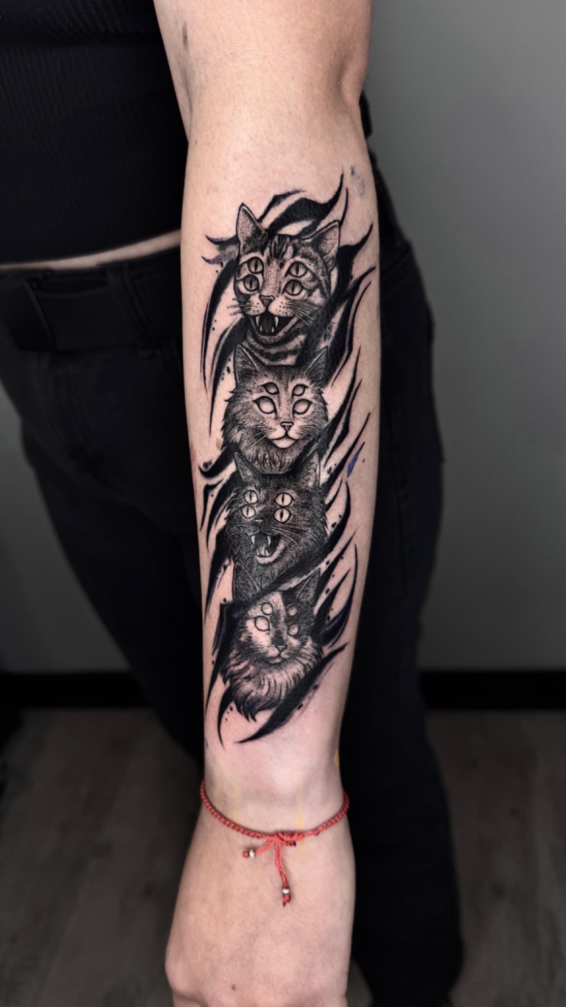 Massive blackwork mandala back piece by Caos Art Tattoo