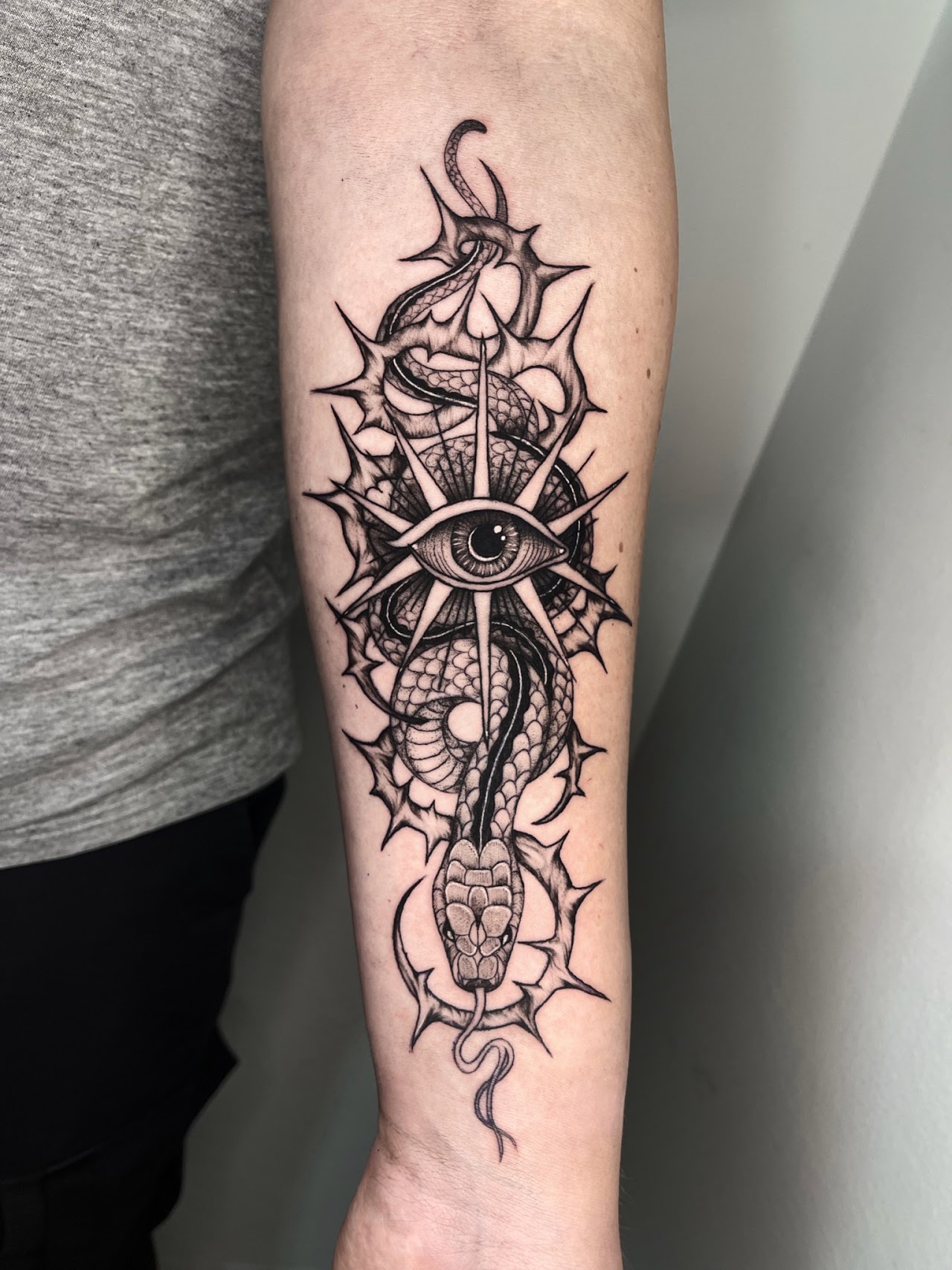 Massive blackwork mandala back piece by Caos Art Tattoo