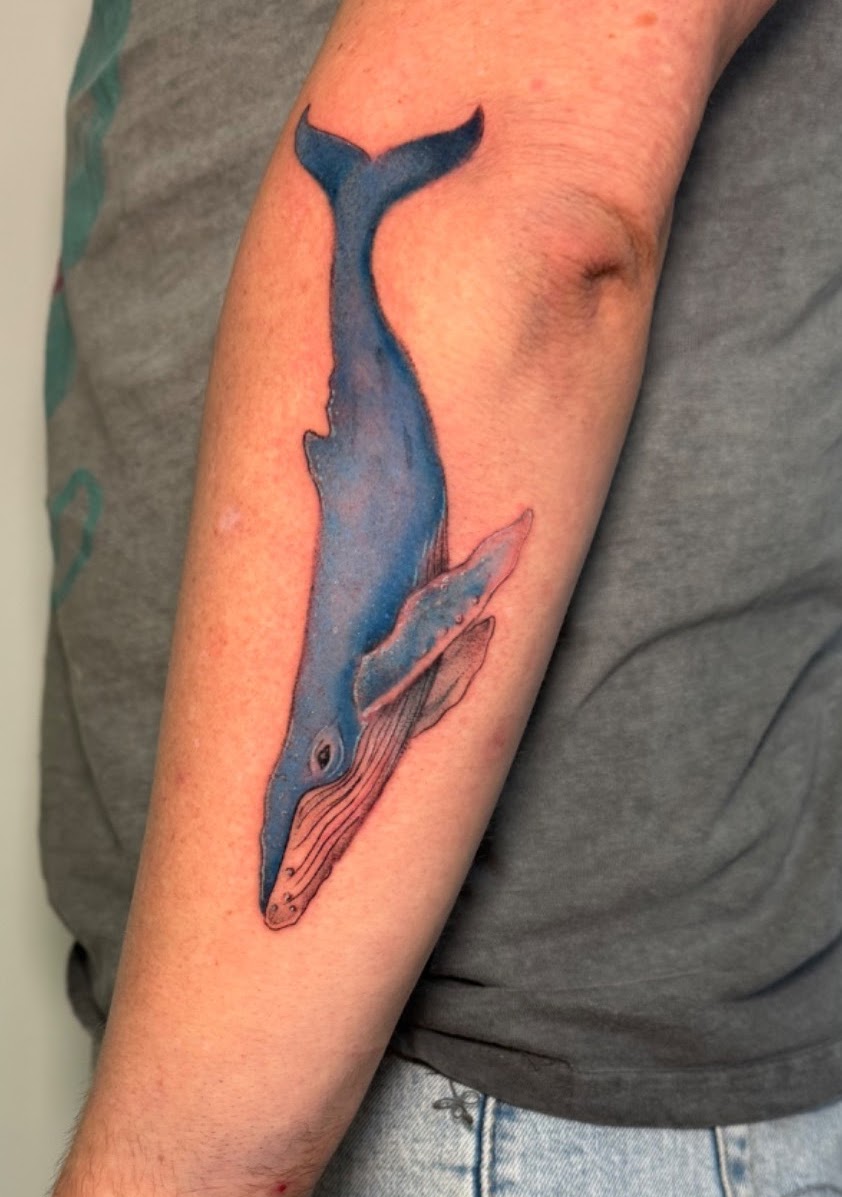 Tatuaje Torres del Paine con mandala geométrico dotwork — CAOS Art Tattoo Chile