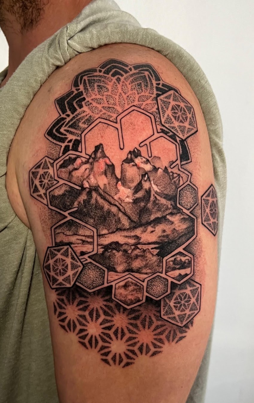 Tatuaje Orca realista blackwork — CAOS Art Tattoo Chile