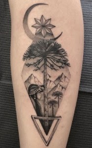 Tatuaje Montañas desierto Atacama color naranja lettering Yo También — CAOS Art Tattoo Chile