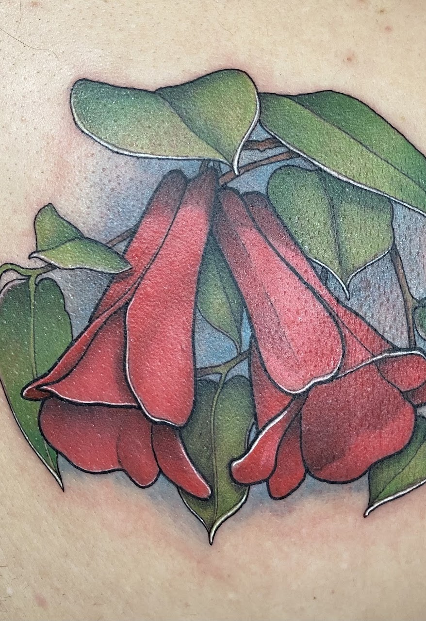 Tatuaje Araucaria con montañas luna estrella blackwork — CAOS Art Tattoo Chile