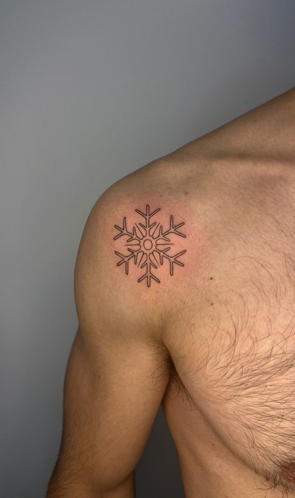 Tatuaje Lobo con bandera chilena a color — CAOS Art Tattoo Chile