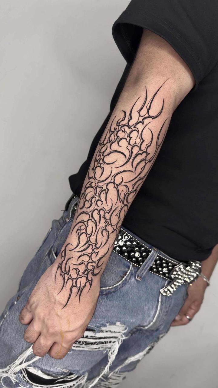 Nati — Cyber sigilism blackwork tattoo, CAOS Art Tattoo Santiago Chile