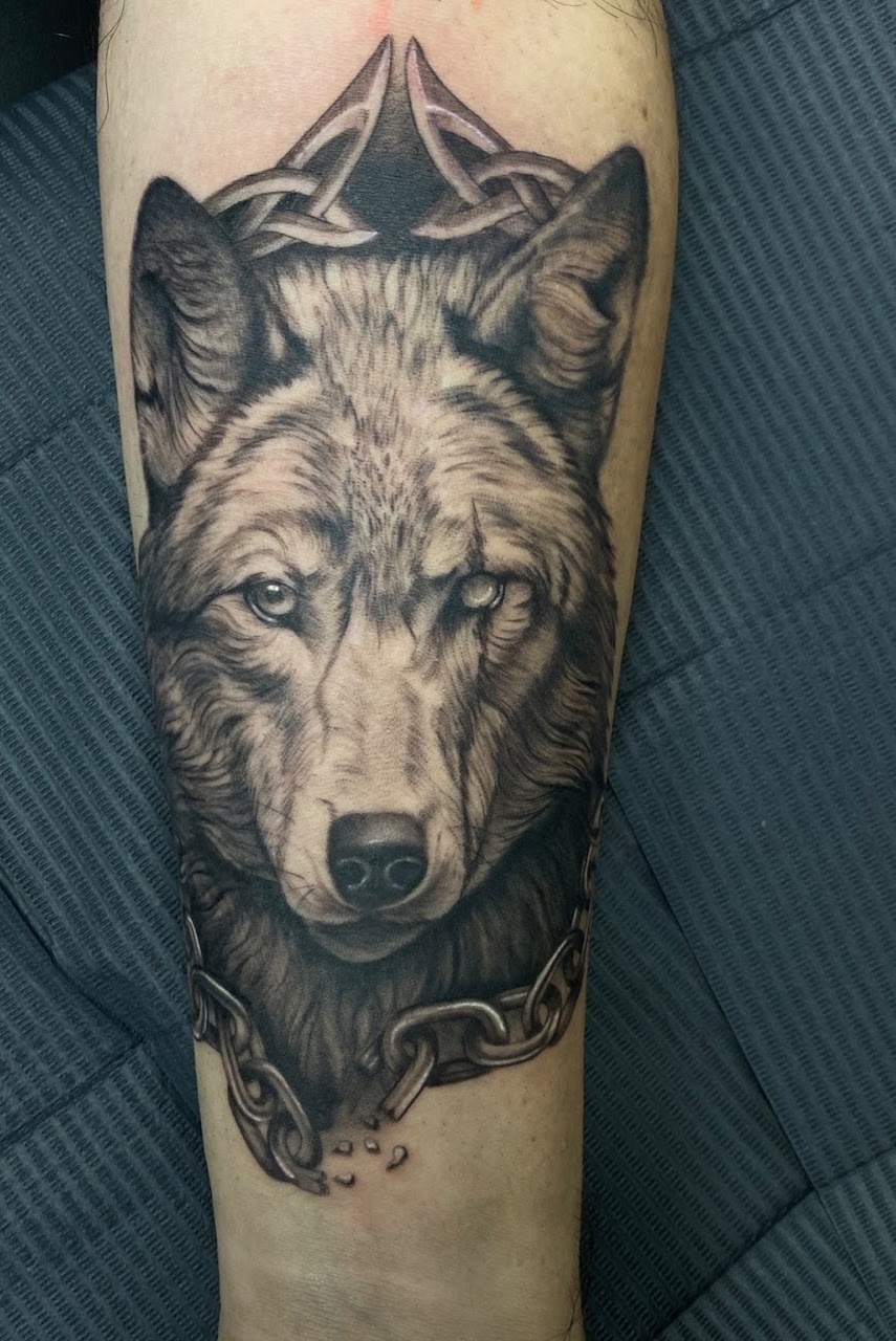 Lobos — CAOS Art Tattoo Chile
