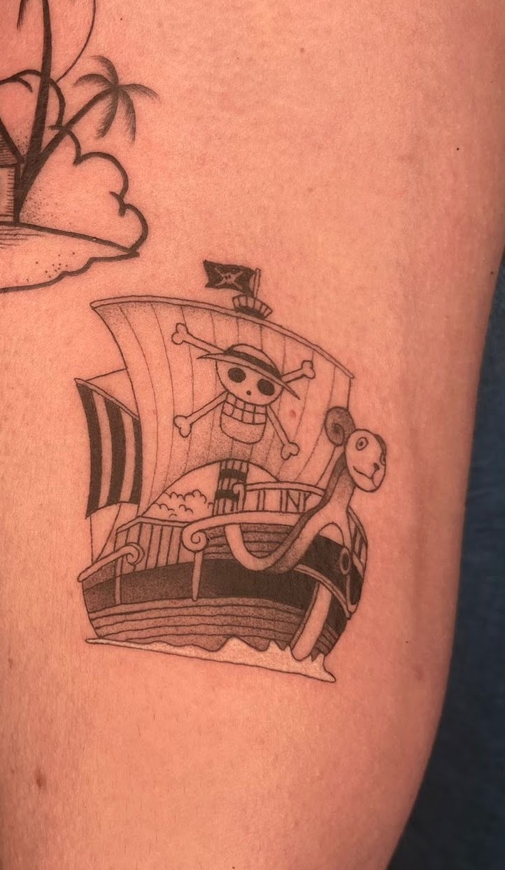 Tatuaje Barco Going Merry One Piece lineal — CAOS Art Tattoo Chile