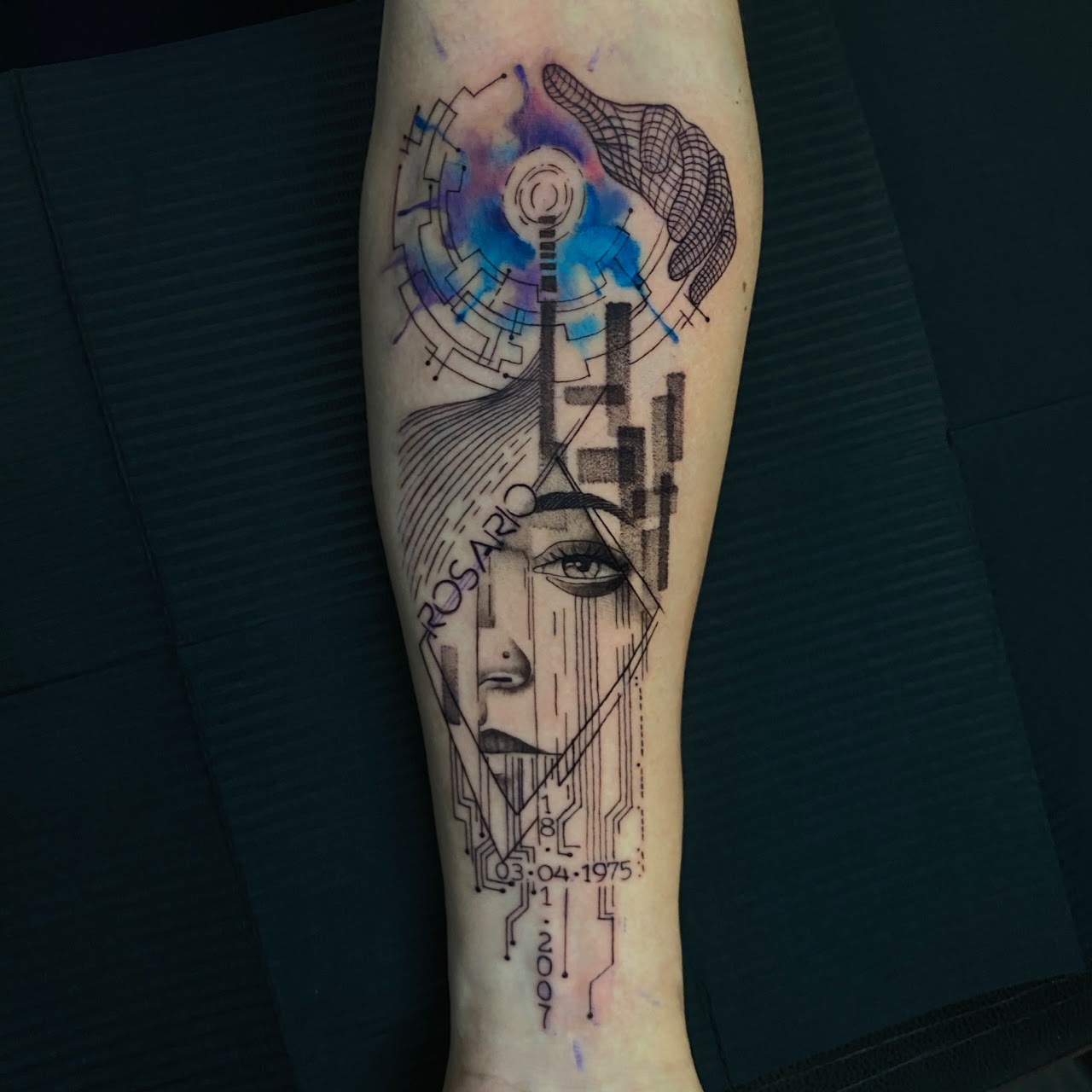 Tatuaje ornamental mandala mano blackwork dotwork — CAOS Art Tattoo Chile