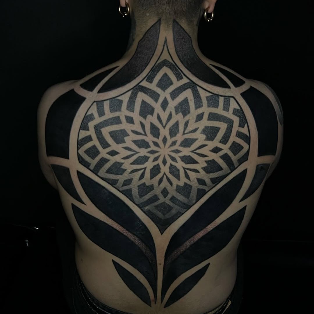 Tatuaje ornamental mandala ojo catrina sleeve black grey — CAOS Art Tattoo Chile