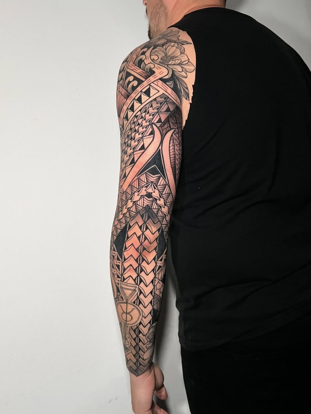 Tatuaje ornamental mandala sleeve femenino flor de la vida — CAOS Art Tattoo Chile