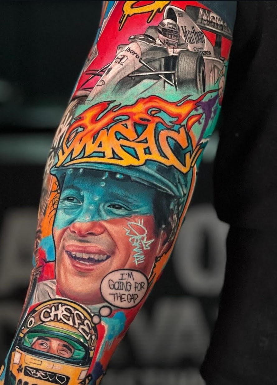 Tatuaje realismo lobo cráneo reloj sleeve color — CAOS Art Tattoo Chile