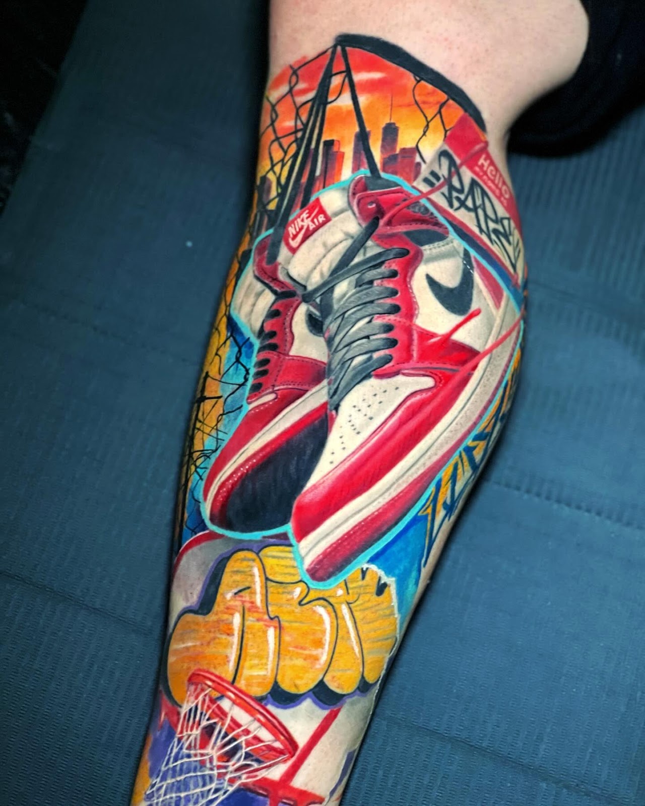 Tatuaje realismo superhéroe sleeve completo color — CAOS Art Tattoo Chile