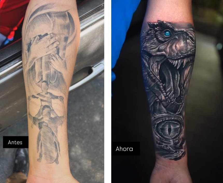 Cover-up tatuaje figura religiosa por dinosaurio raptor ojos azules — CAOS Art Tattoo Chile