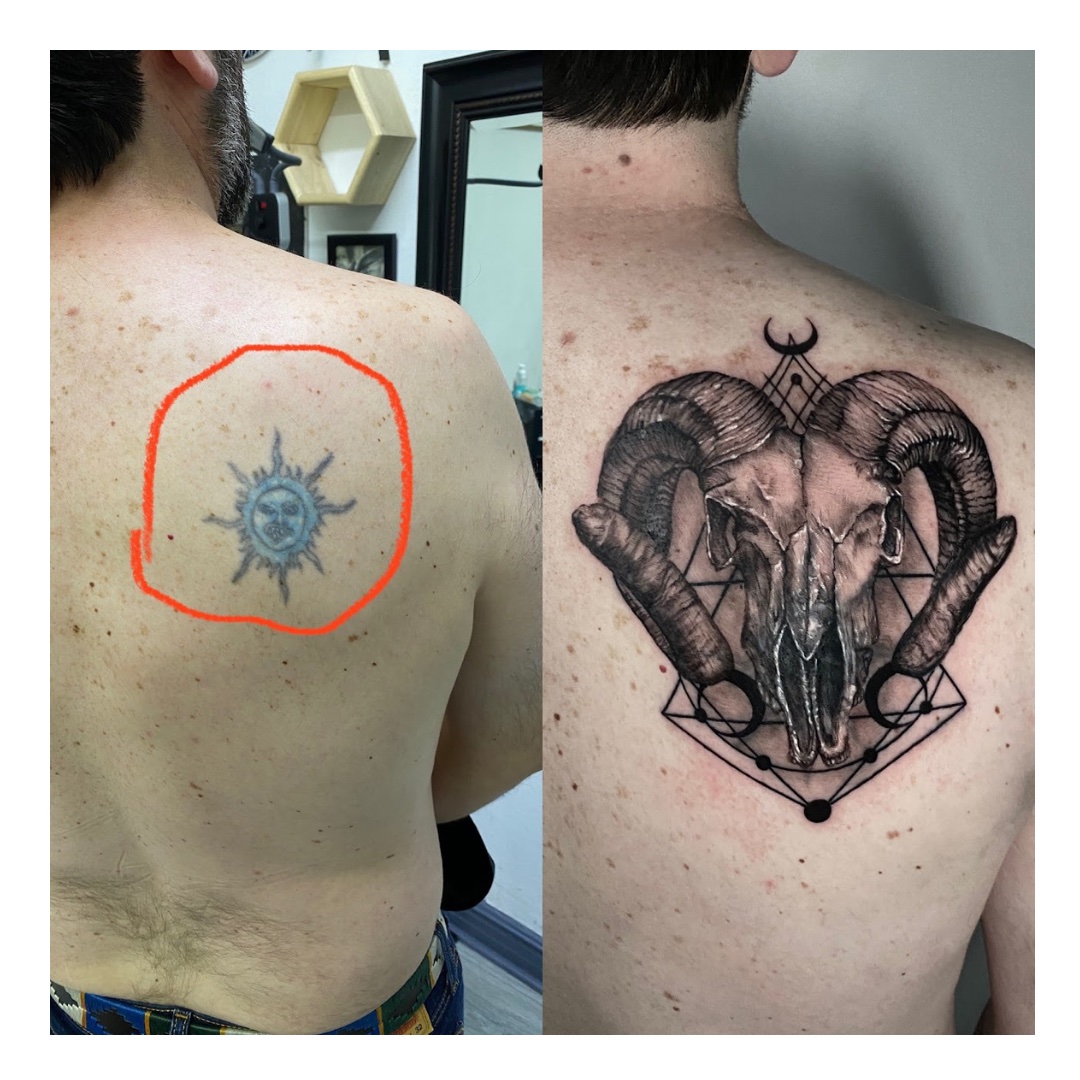 Cover-up tatuaje sol pequeño por cráneo carnero geometría sagrada — CAOS Art Tattoo Santiago