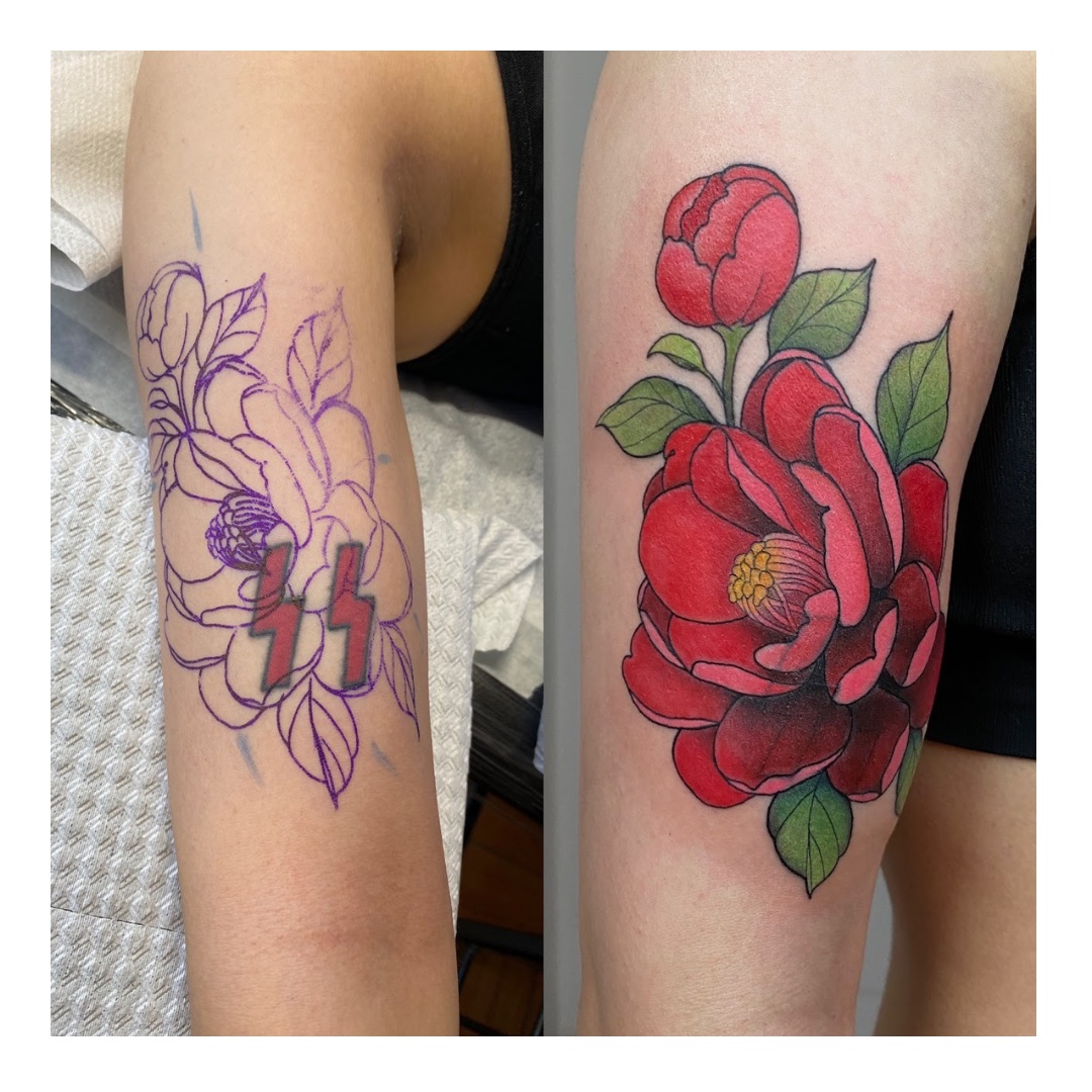 Cover-up tatuaje texto por lobo proceso blackwork — CAOS Art Tattoo Chile