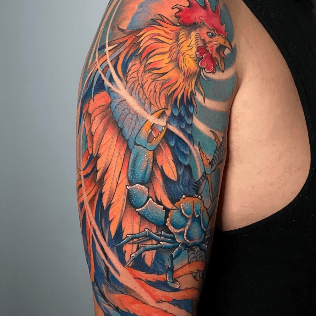 El Gallo y el Cangrejo — tatuaje neotradicional Caos Art Tattoo Santiago