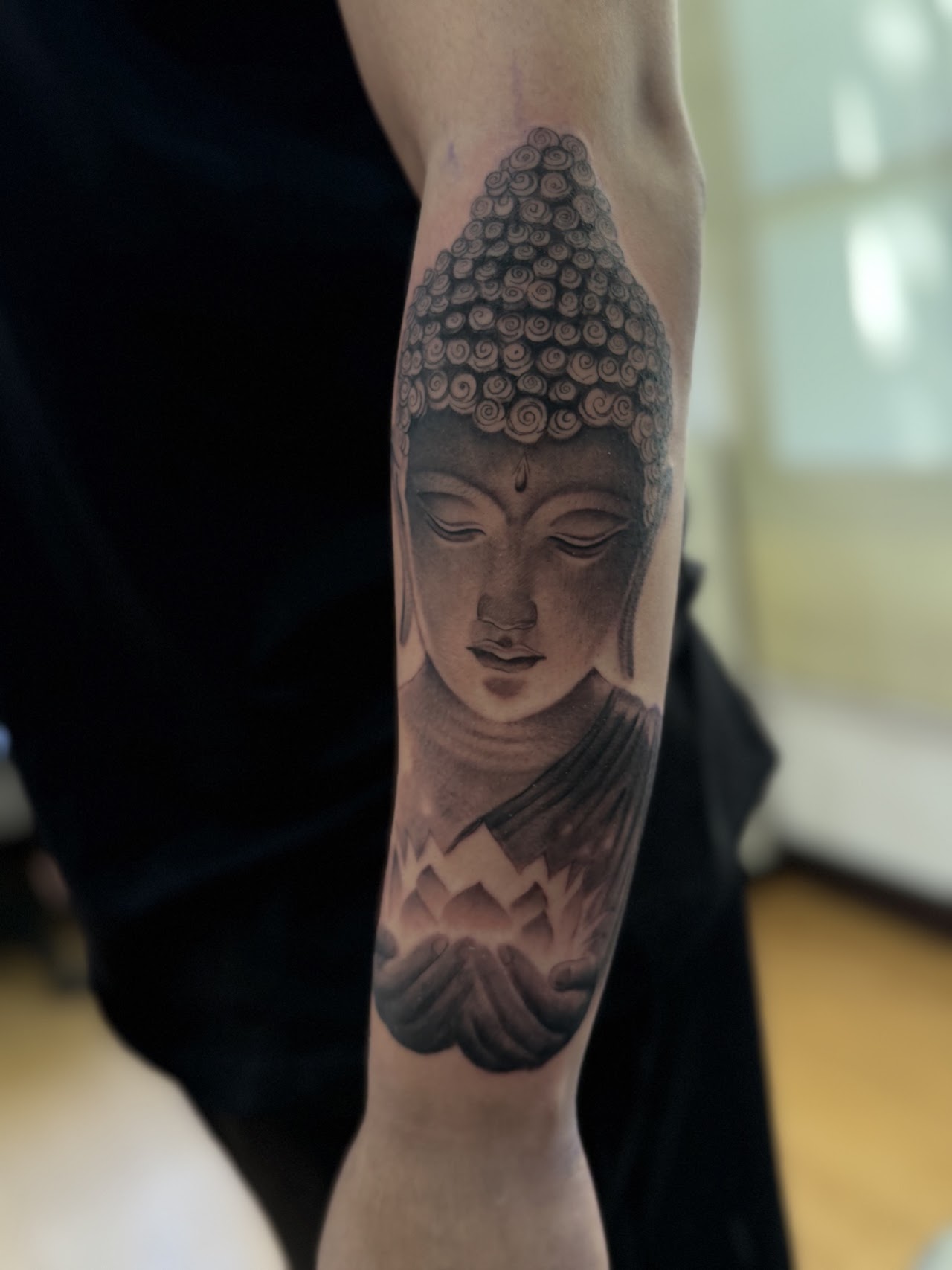 Manga con paloma y ángel — tatuaje realismo — CAOS Art Tattoo Chile