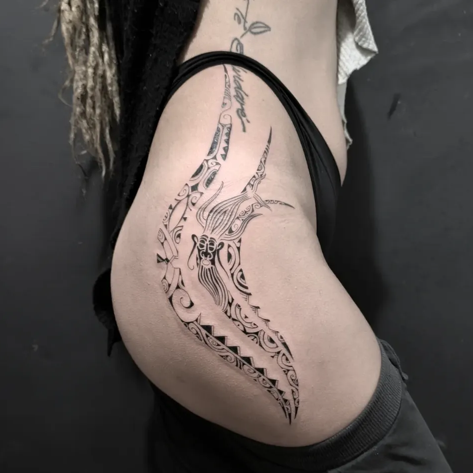 Blackwork mandala back piece by Caos Art Tattoo Santiago